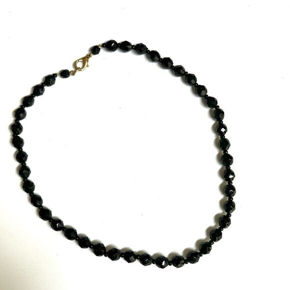Black glass beaded necklace - Picture 5 of 6